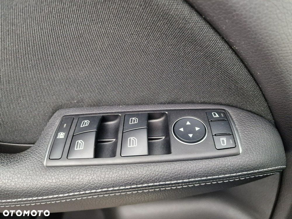 Mercedes-Benz Klasa B 180 Edition - 35