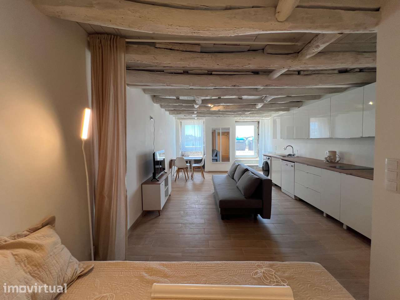 Apartamento na Foz, mobilado e equipado, em openspace - Grande imagem: 5/9