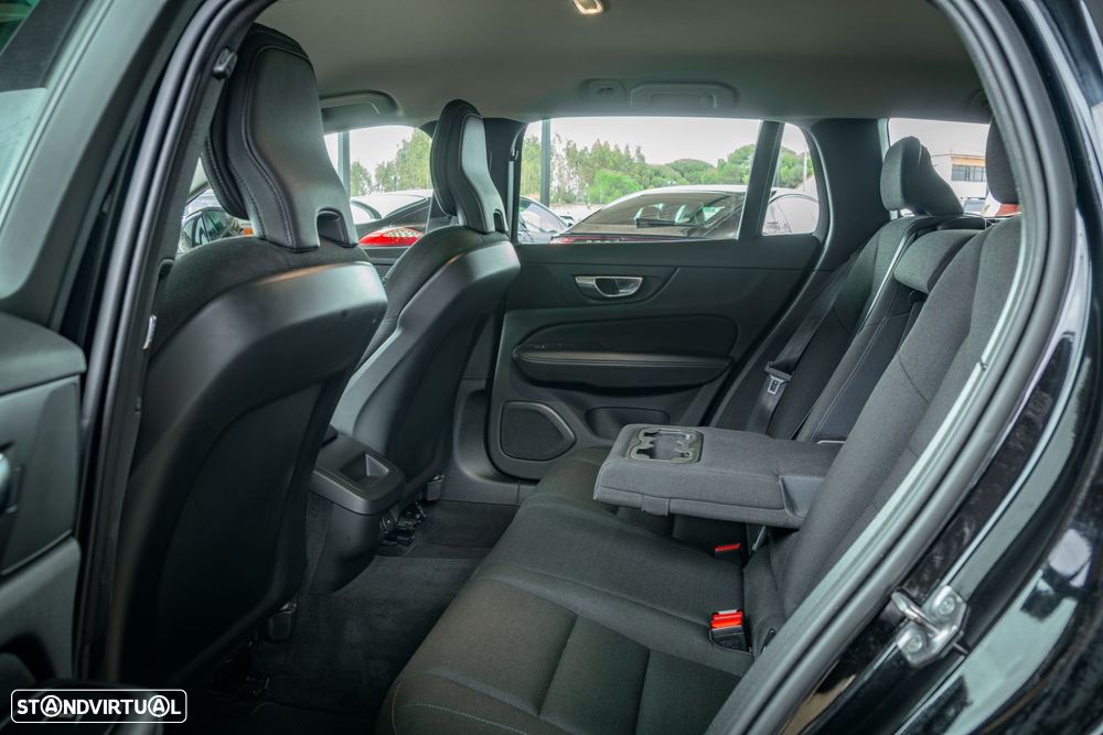 Volvo V60 2.0 B4 Essential Auto - 16