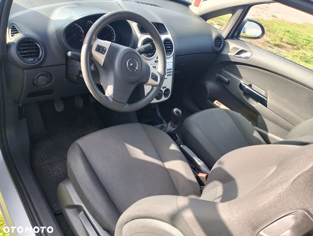Opel Corsa 1.0 12V Essentia - 2