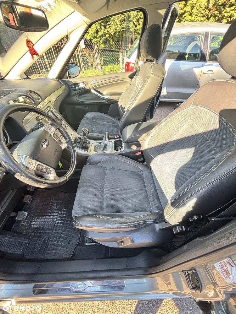 Ford S-Max - 13