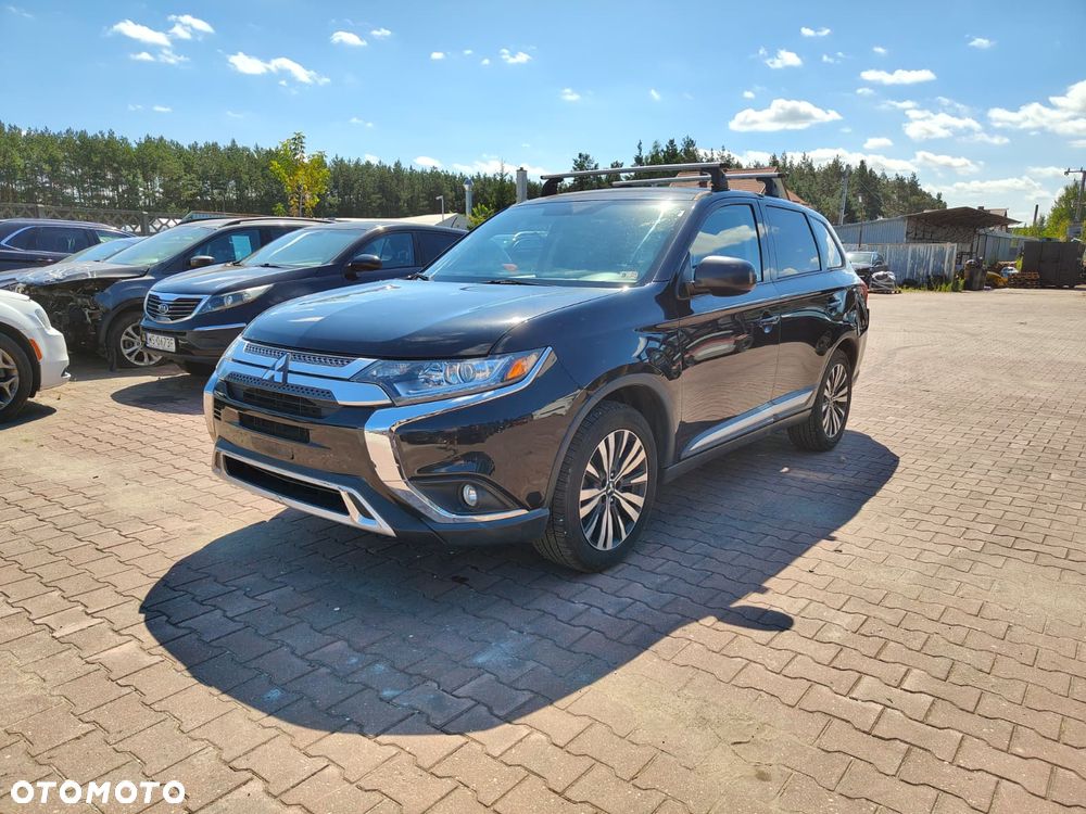 Mitsubishi Outlander - 2