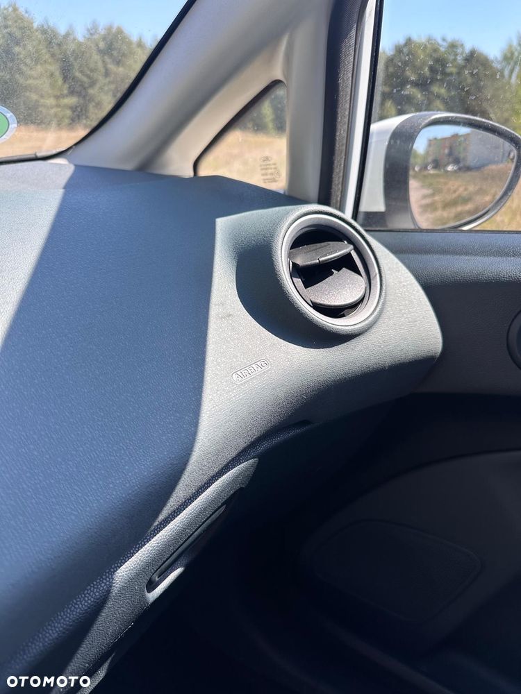 Ford Fiesta 1.25 Ambiente EU5 - 22