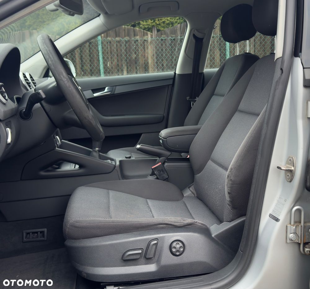 Audi A3 Sportback 1.6 TDI DPF Ambiente - 11