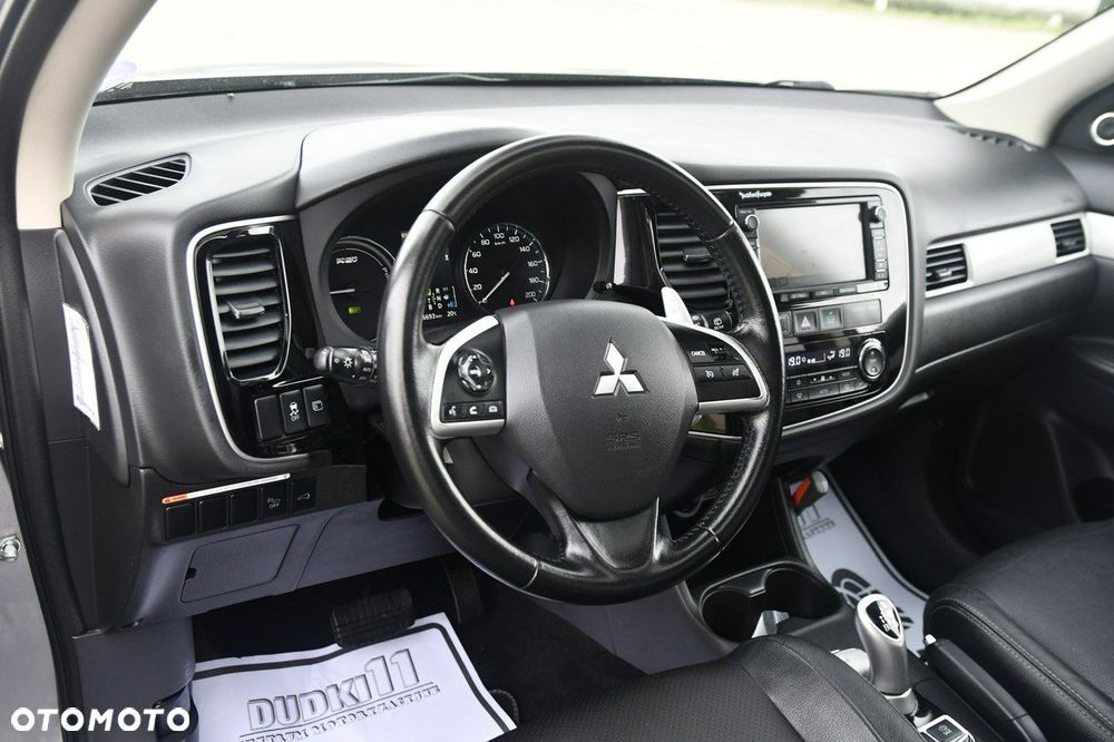 Mitsubishi Outlander - 16