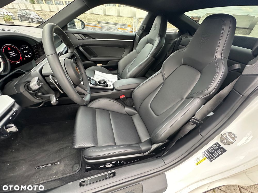 Porsche 911 Carrera 4S - 8