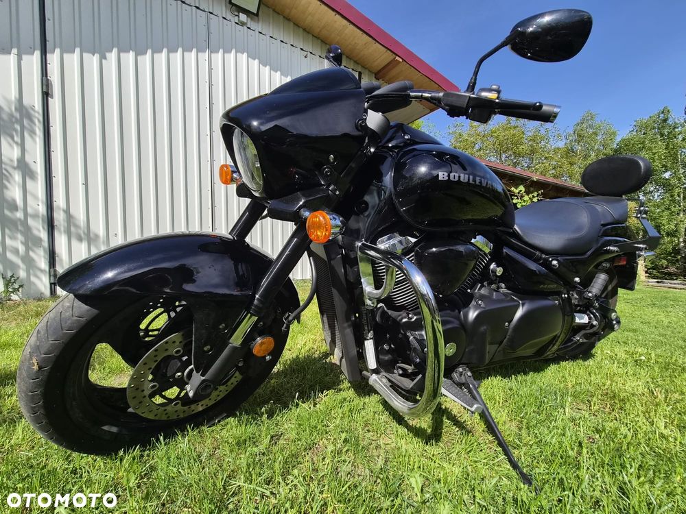 Suzuki Intruder - 14
