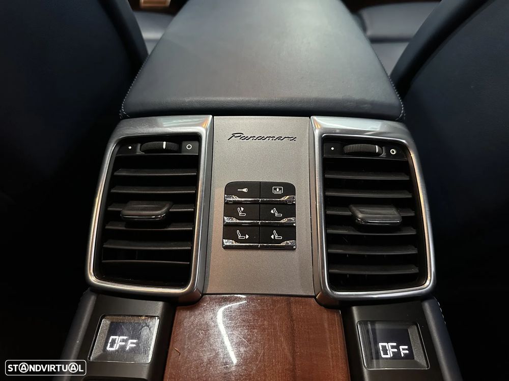Porsche Panamera Turbo PDK - 26