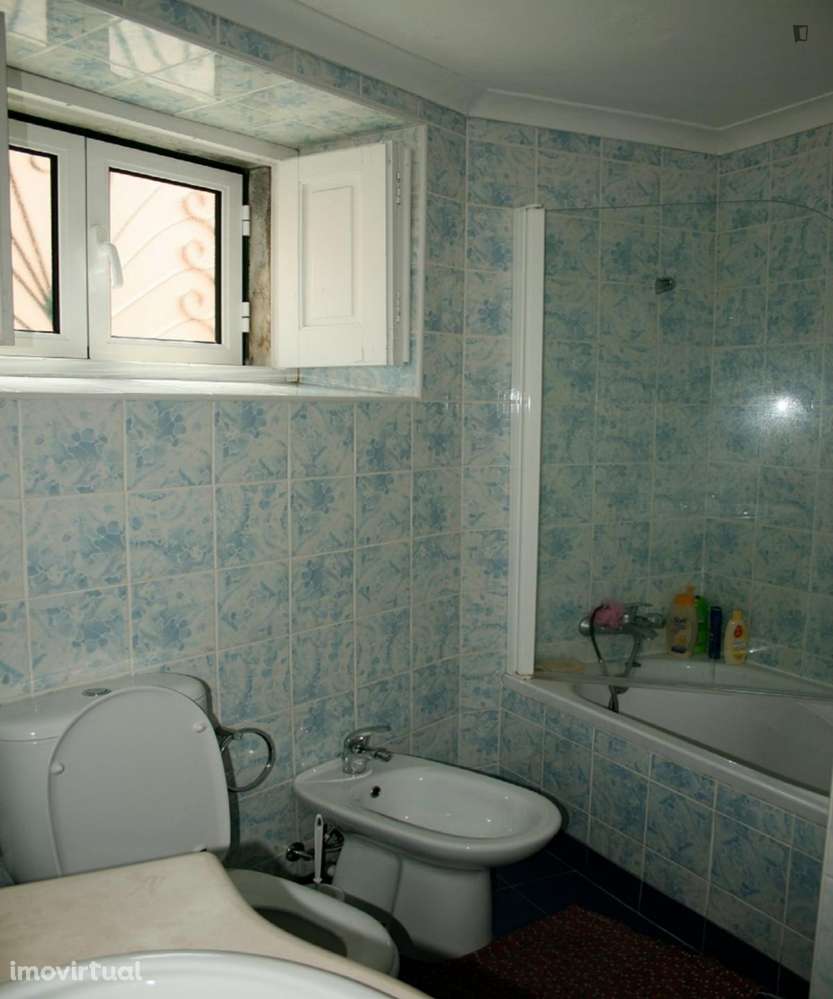 Quarto - localizado em Montes Claros Coimbra - Grande imagem: 2/17