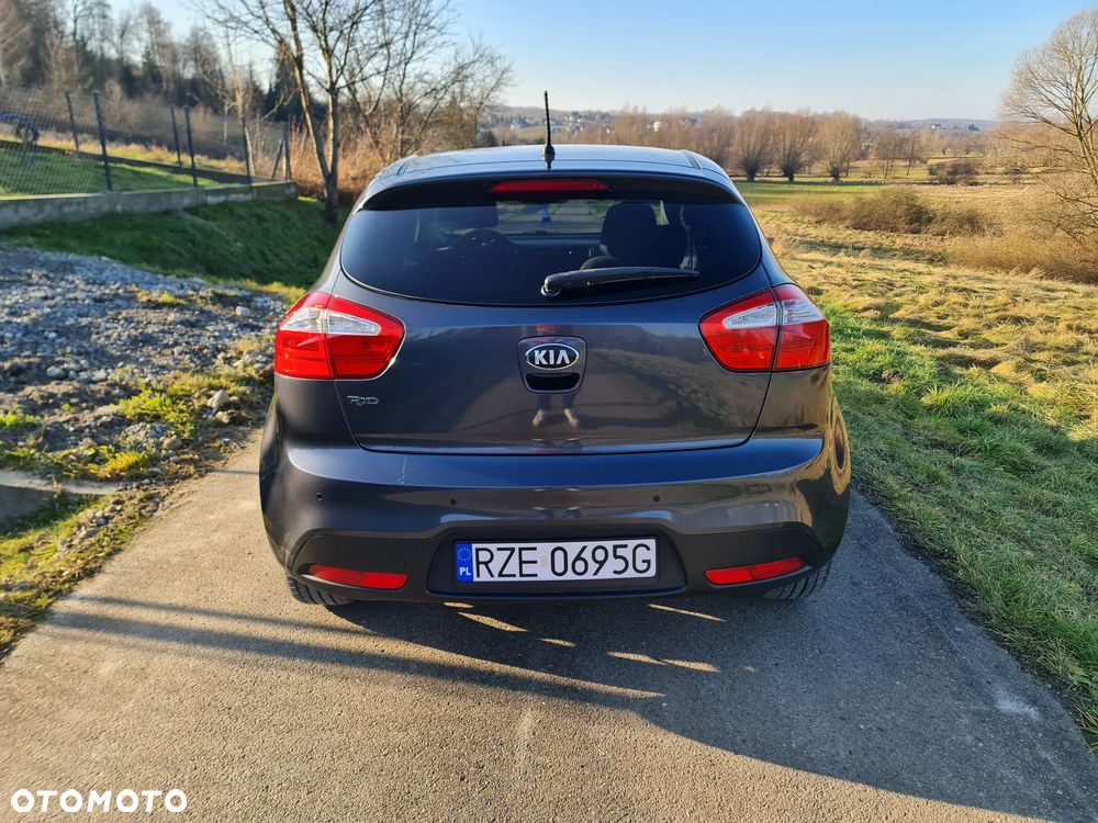 Kia Rio 1.2 Dream Team Edition - 4