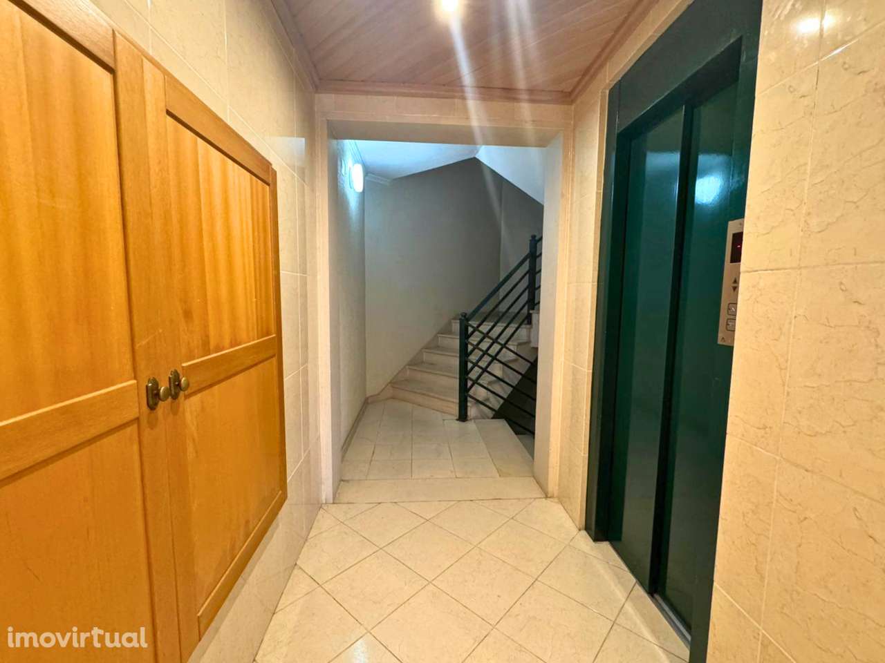 Apartamento T3 com Terraço, Arrecadação e Garagem - Grande imagem: 3/20