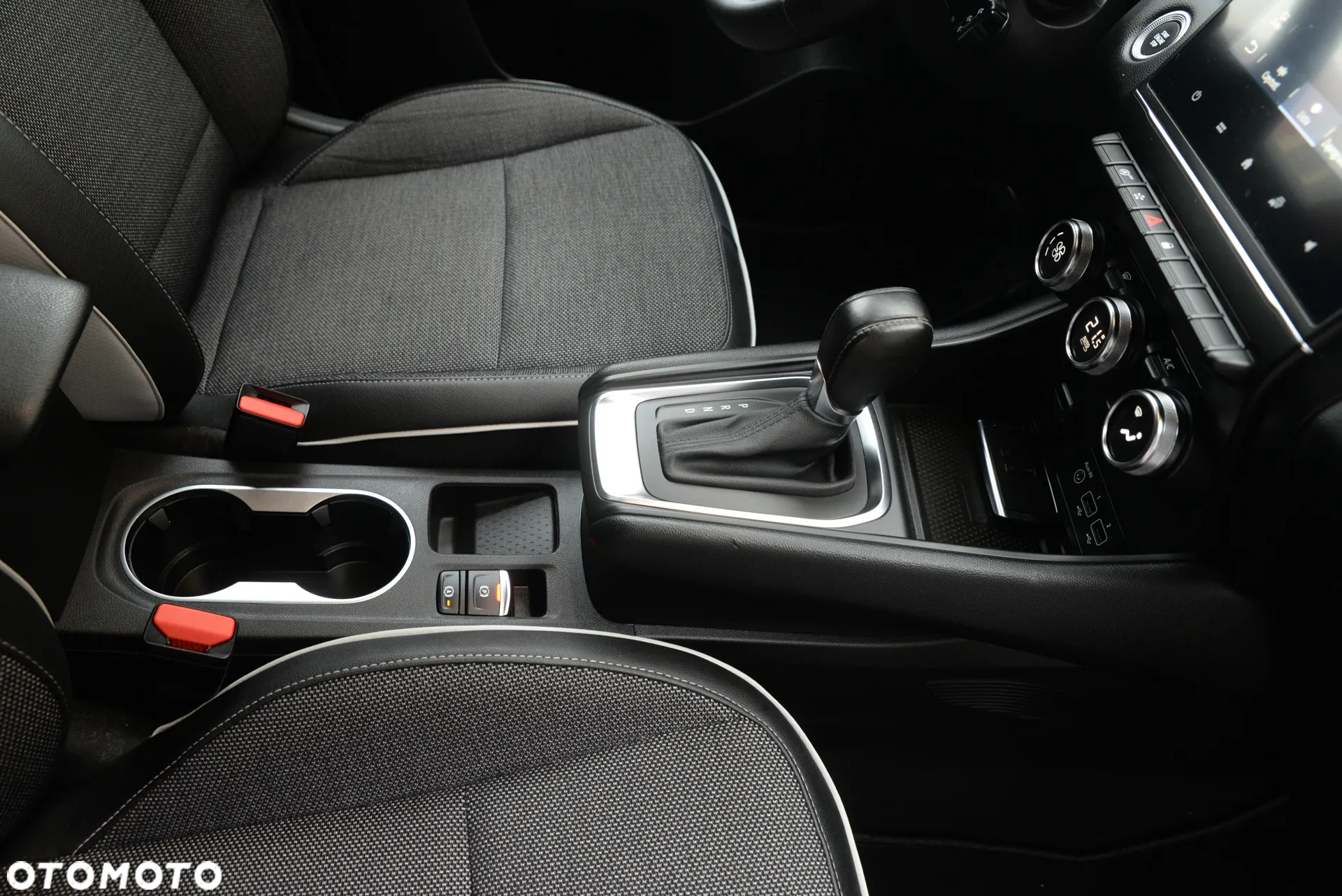 Renault Captur 1.3 TCe Intens EDC - 37