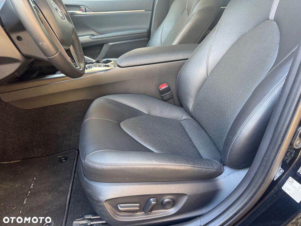 Toyota Camry 2.5 Hybrid Executive CVT - 17