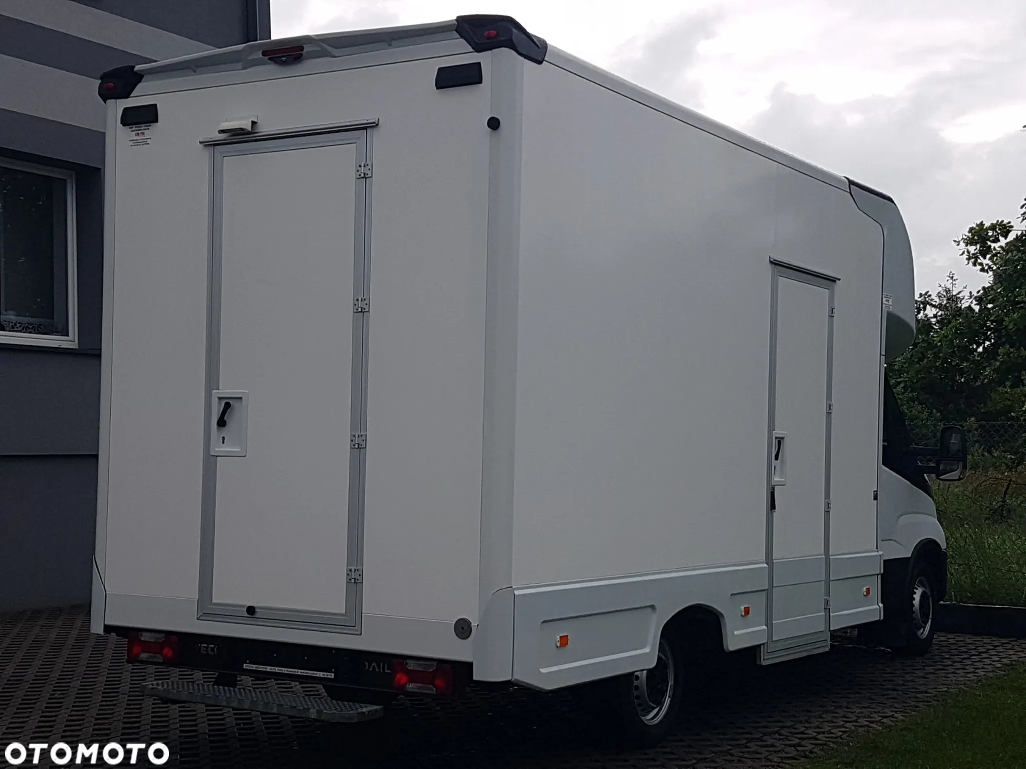 Iveco DAILY KONTENER NISKOPODŁOGOWY 4,43x2,23x2,42 SKLEP FOODTRUCK BAR KLIMA KONIOWÓZ KAMPER - 4