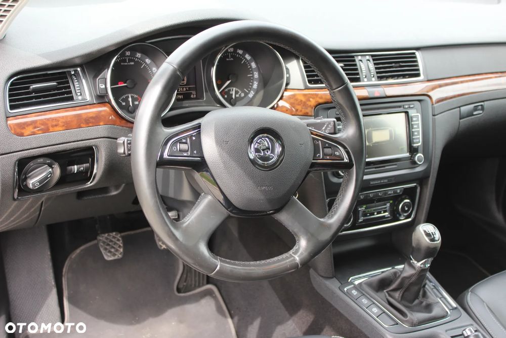 Skoda Superb 1.6 TDI Exclusive - 17