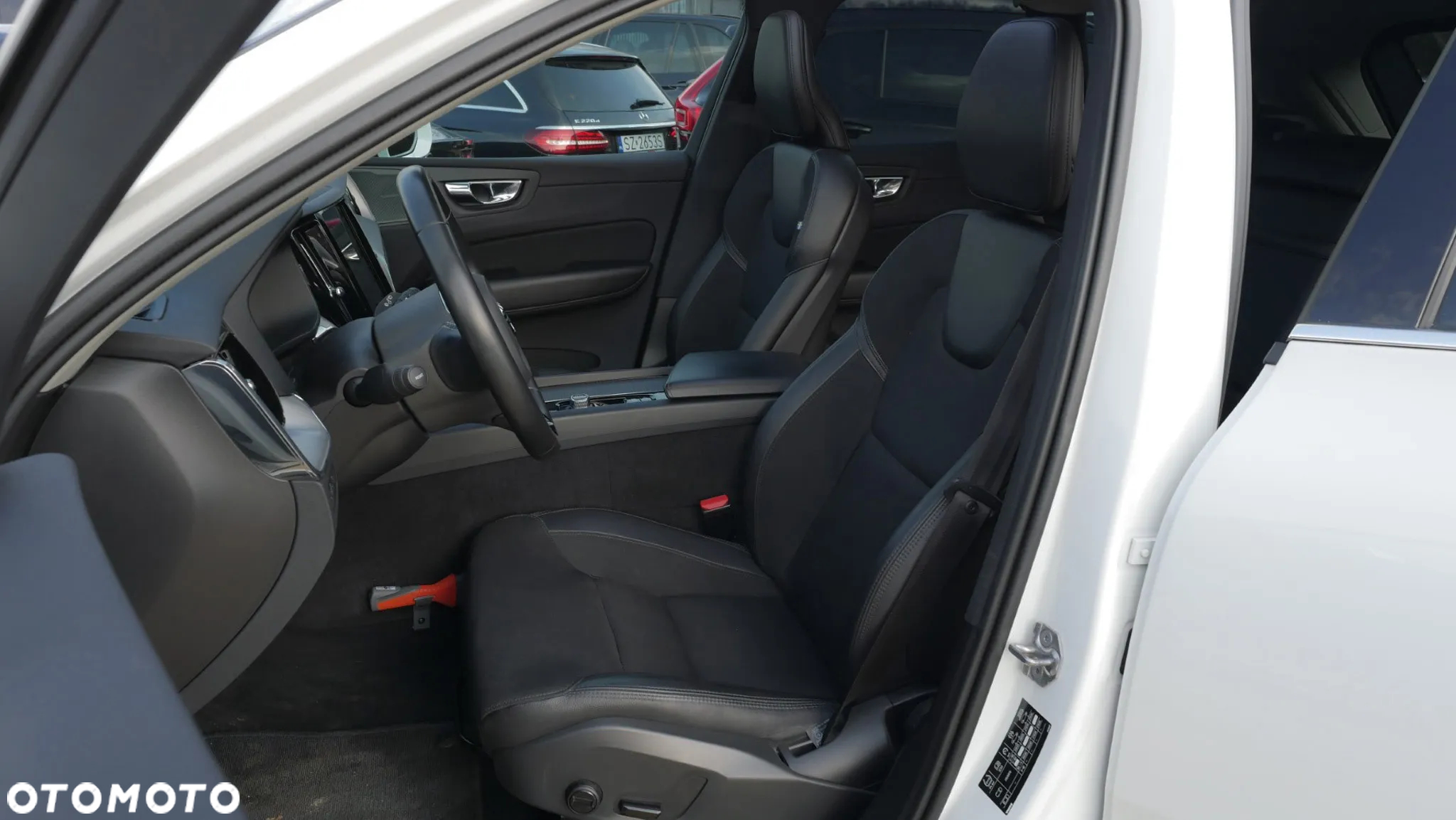 Volvo XC 60 T8 AWD Plug-In Hybrid Momentum Pro - 20