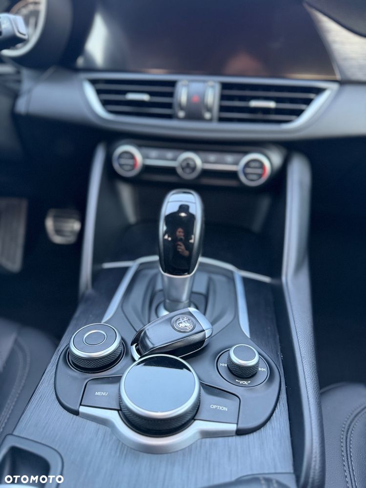 Alfa Romeo Giulia 2.0 Turbo B-Tech Edition - 24