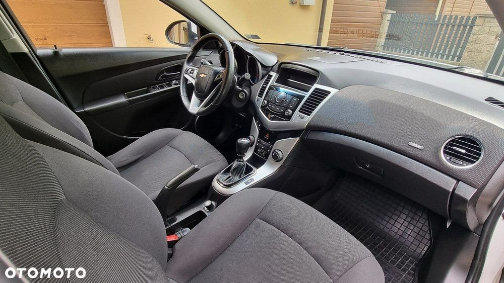 Chevrolet Cruze - 11