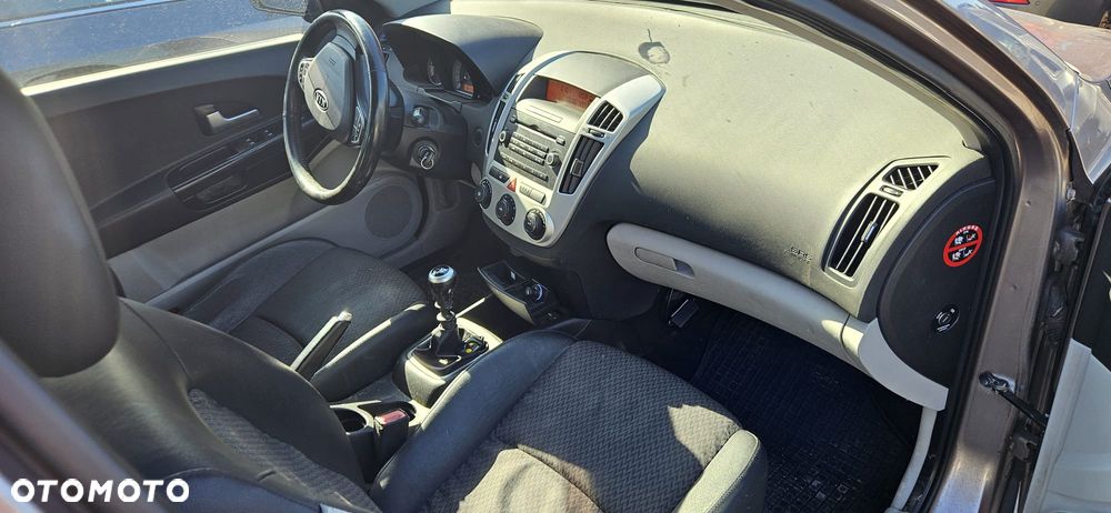KIA CEED I 06-09 1.6 CRDI - RADIOODTWARZACZ - 2