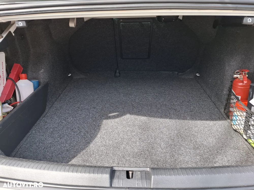 Volkswagen Jetta 1.2 TSI Comfortline - 11