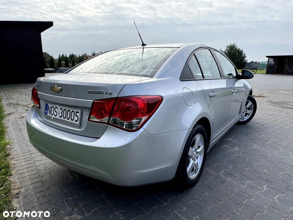Chevrolet Cruze 1.6 Base - 3