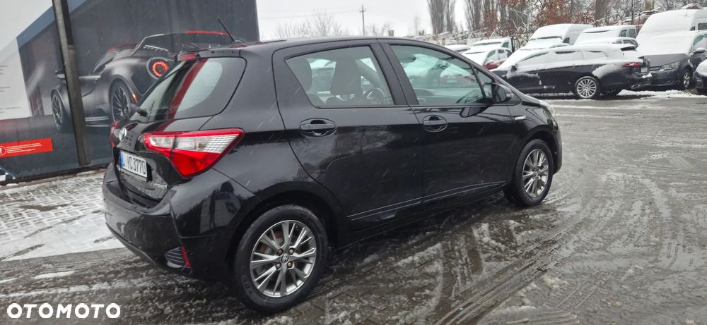 Toyota Yaris Hybrid 100 Terra - 13