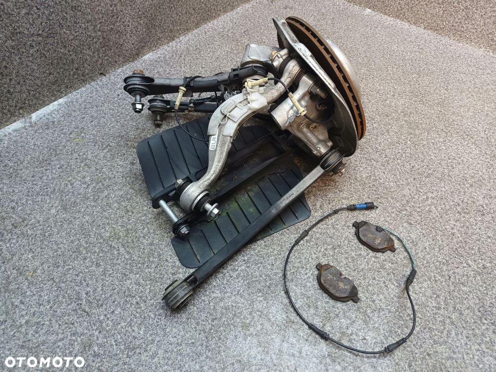 BMW 5 G30 zwrotnica piasta wahacze prawy tyl 2.0D - 3