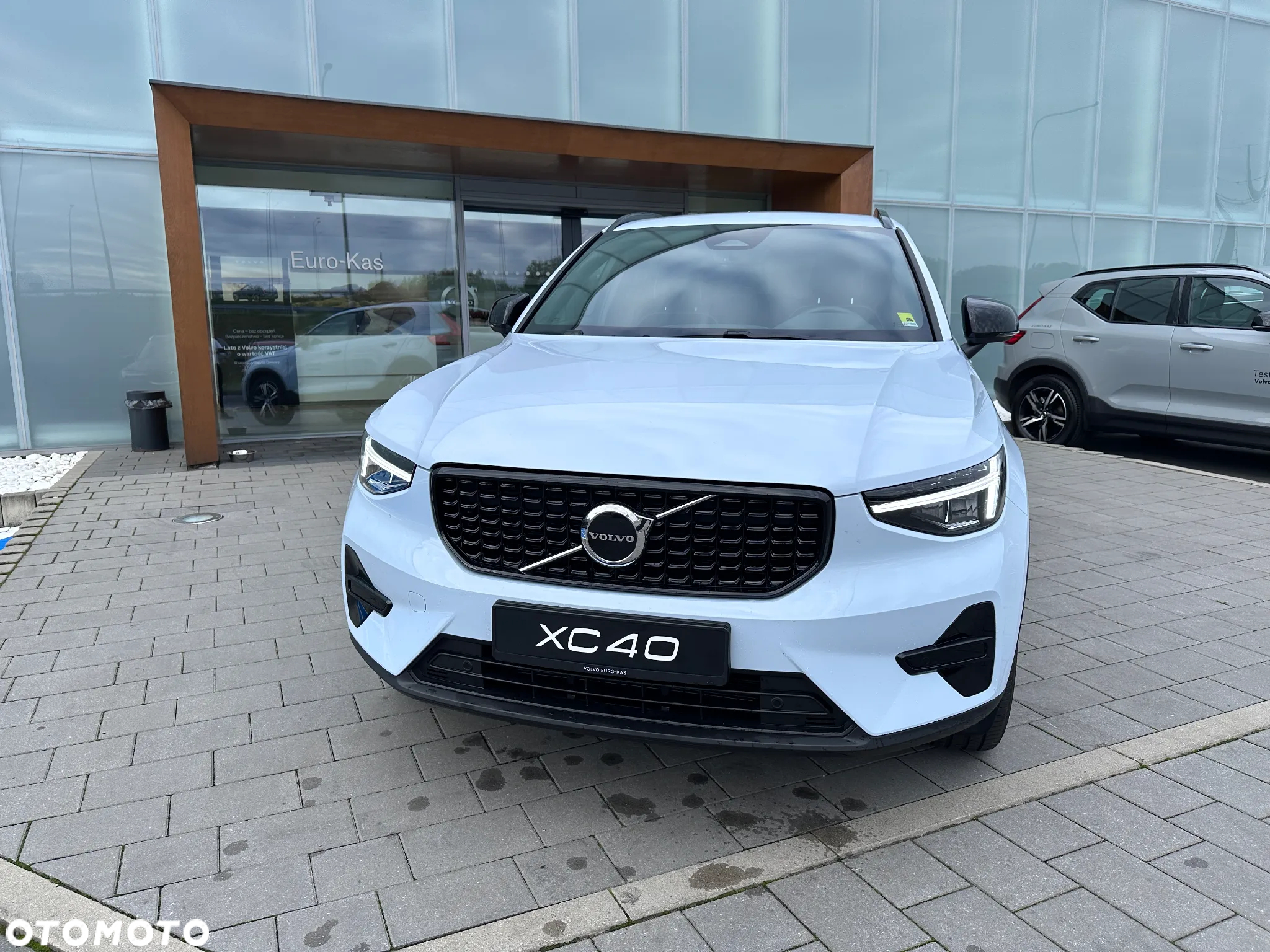 Volvo XC 40 B3 Plus Dark - 2