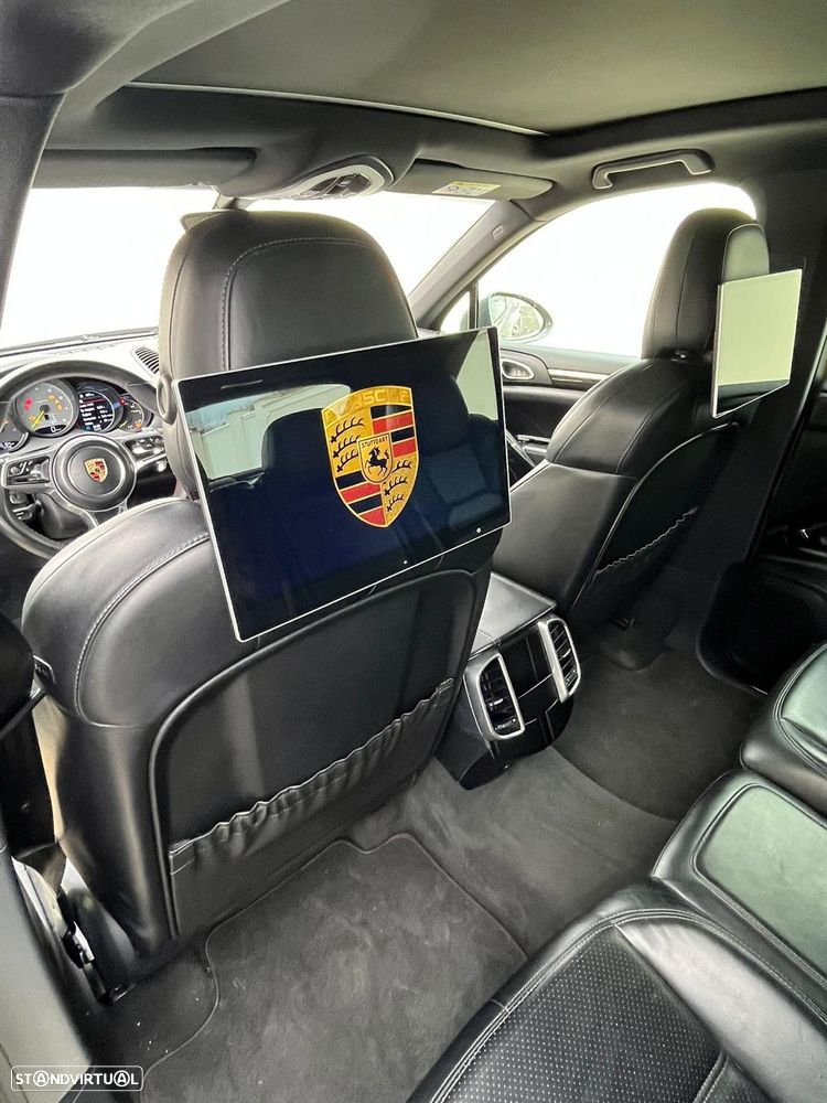 Porsche Cayenne S - 9