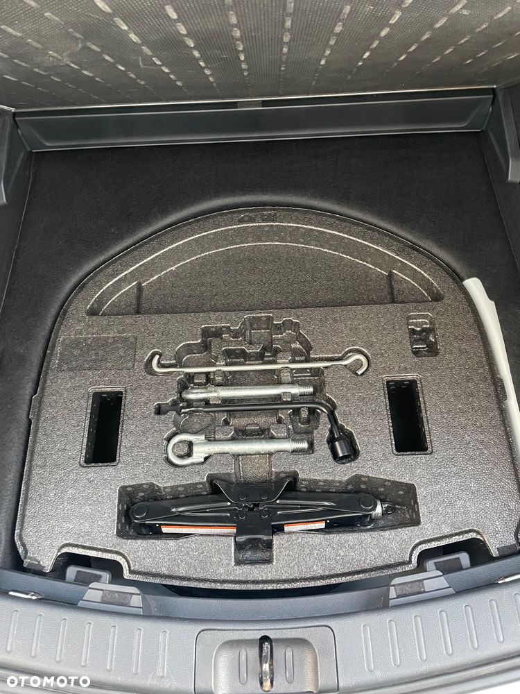 Toyota Corolla 1.8 Hybrid Business Edition - 37