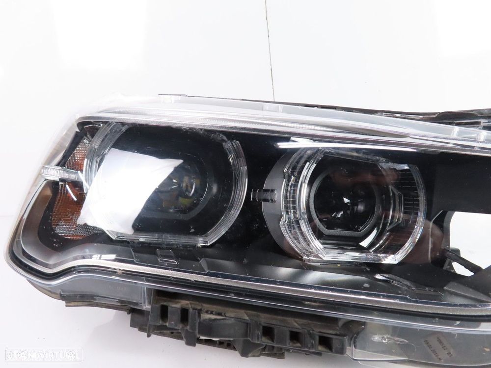 Farol LED Direito Usado / Original BMW X1 (F48) 63117436462 / 63117495004 - 2