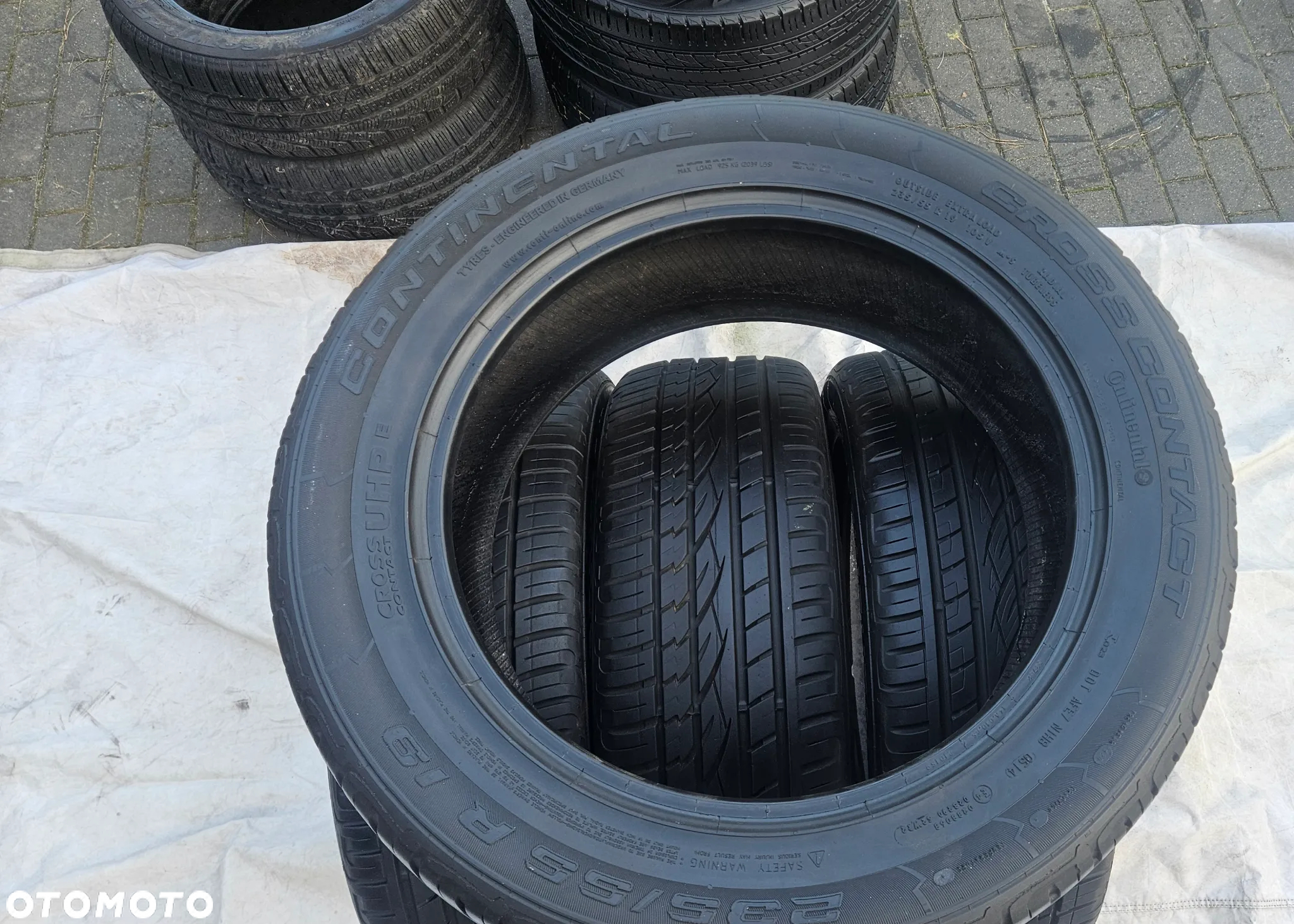 235/55/19 105v Continental Cross Contact - 4