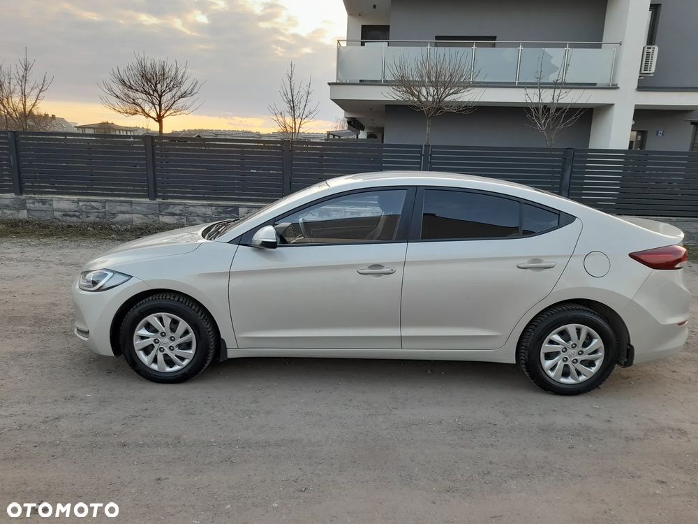 Hyundai Elantra 1.6 Classic Plus - 3