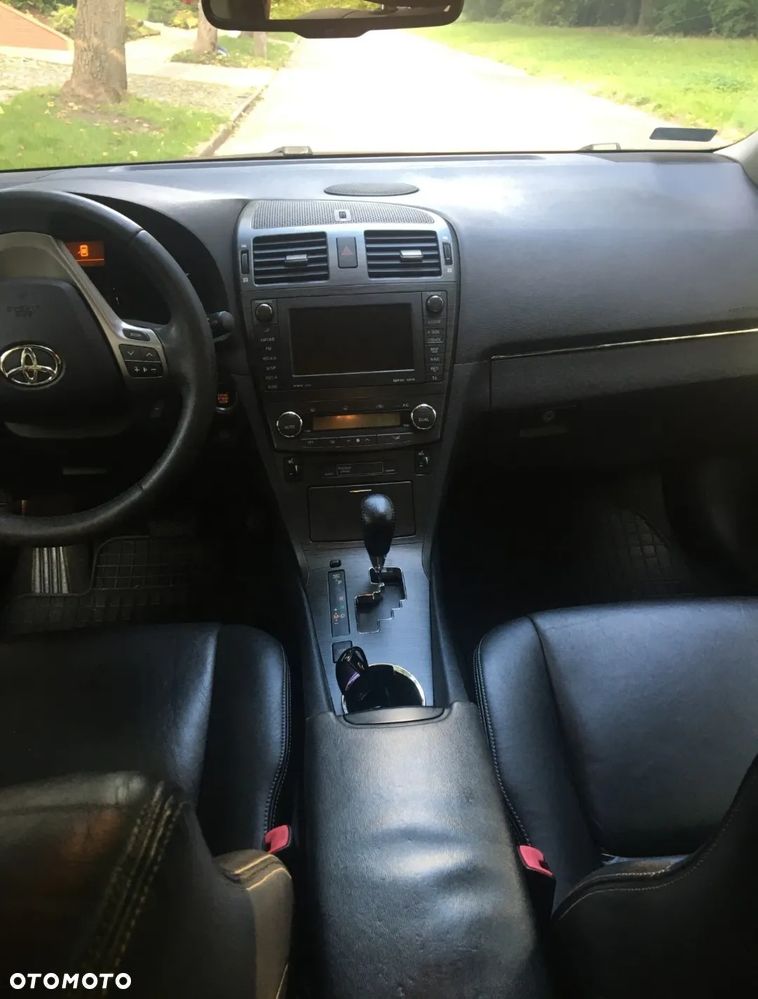 Toyota Avensis - 8