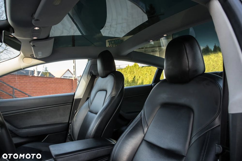 Tesla Model 3 - 16