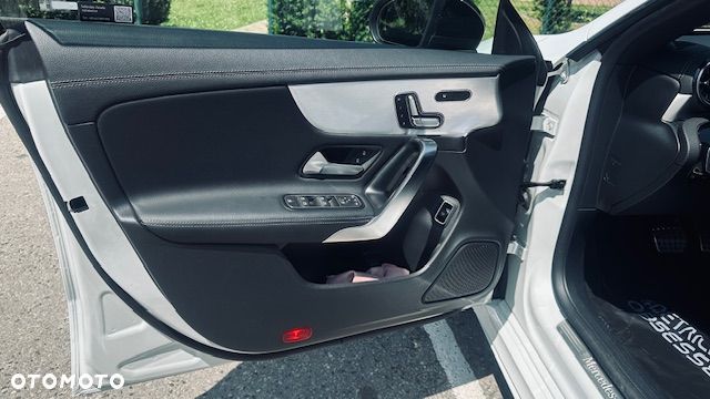 Mercedes-Benz CLA 200 4-Matic AMG Line 8G-DCT - 11