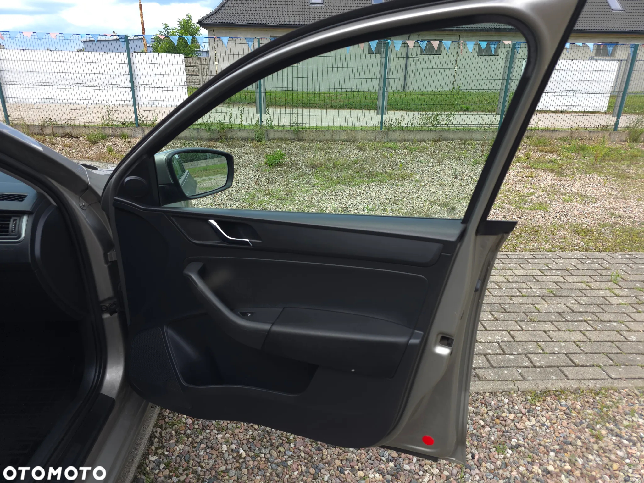Skoda RAPID 1.2 TSI Ambition Max - 13