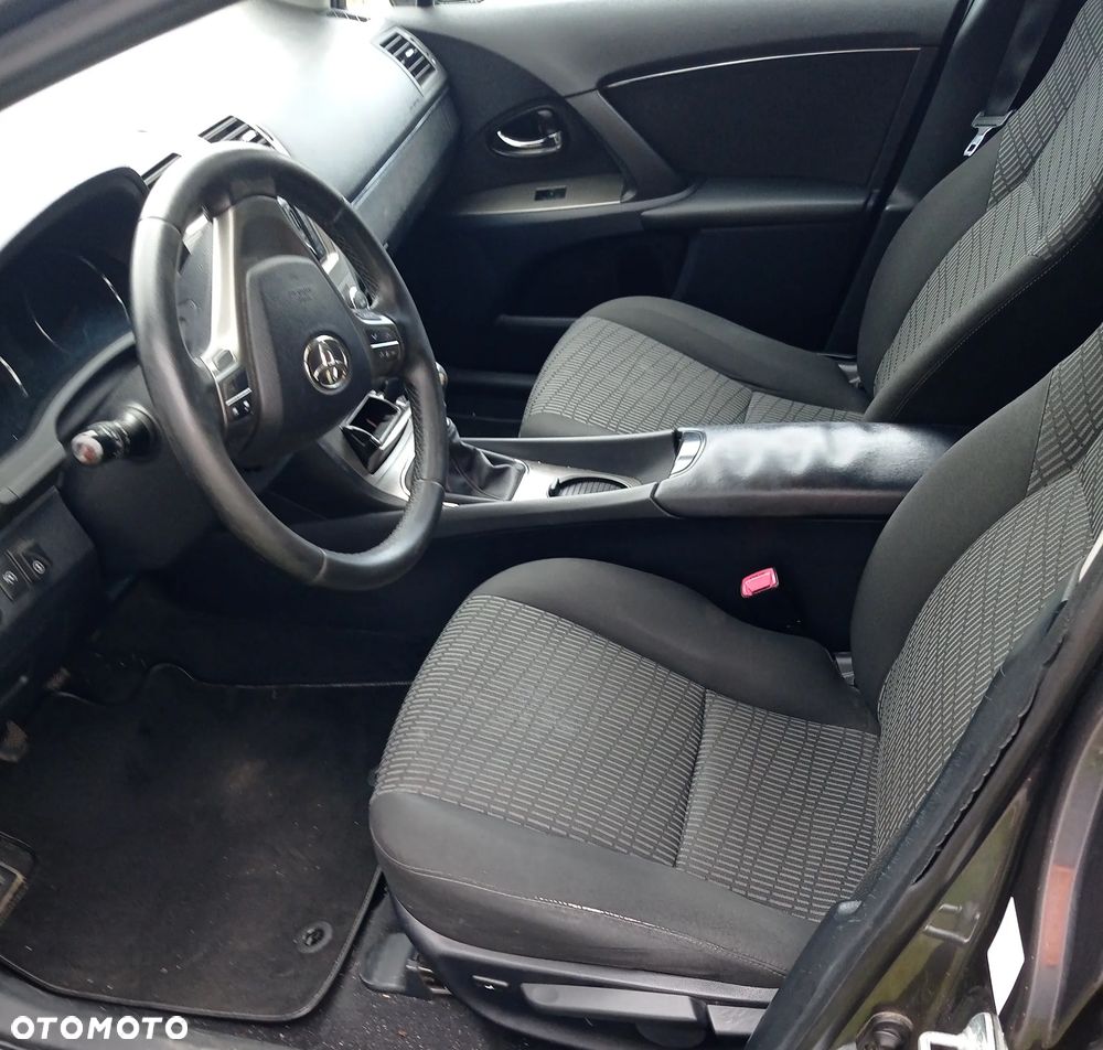 Toyota Avensis Combi 1.8 Executive - 6