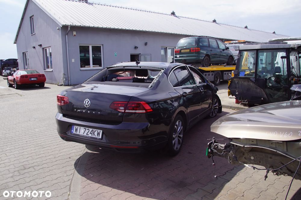 Auto na części - Volkswagen Passat B8 Sedan Lift 2.0 TDI 150 KM DSRB UEM LB7R 57 TYS. KM 2020R Silnik Skrzynia Drzwi Lampa Klapa Zderzak Deska Kokpit Sterownik Moduł Radio Felga - 7