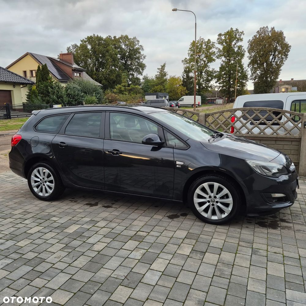 Opel Astra 1.4 Turbo 150 Jahre - 17
