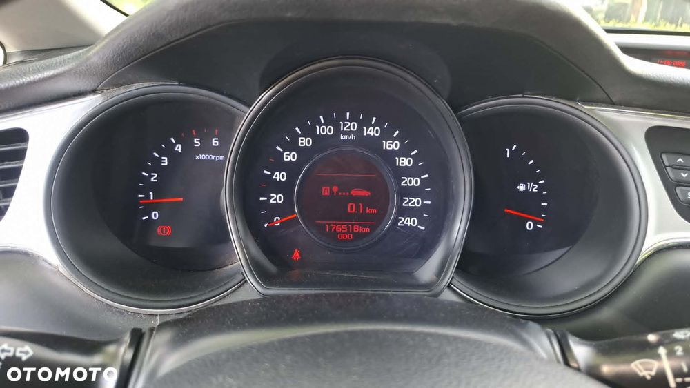 Kia Ceed - 9