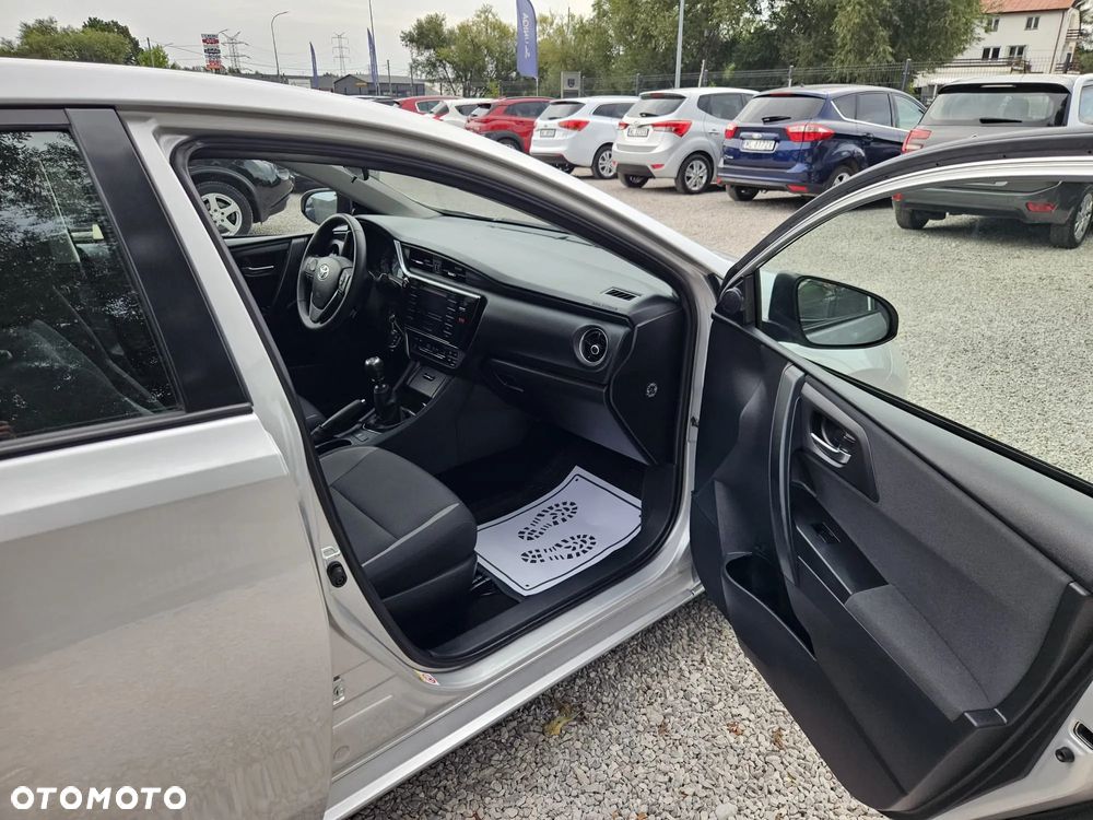 Toyota Auris 1.6 Premium - 26