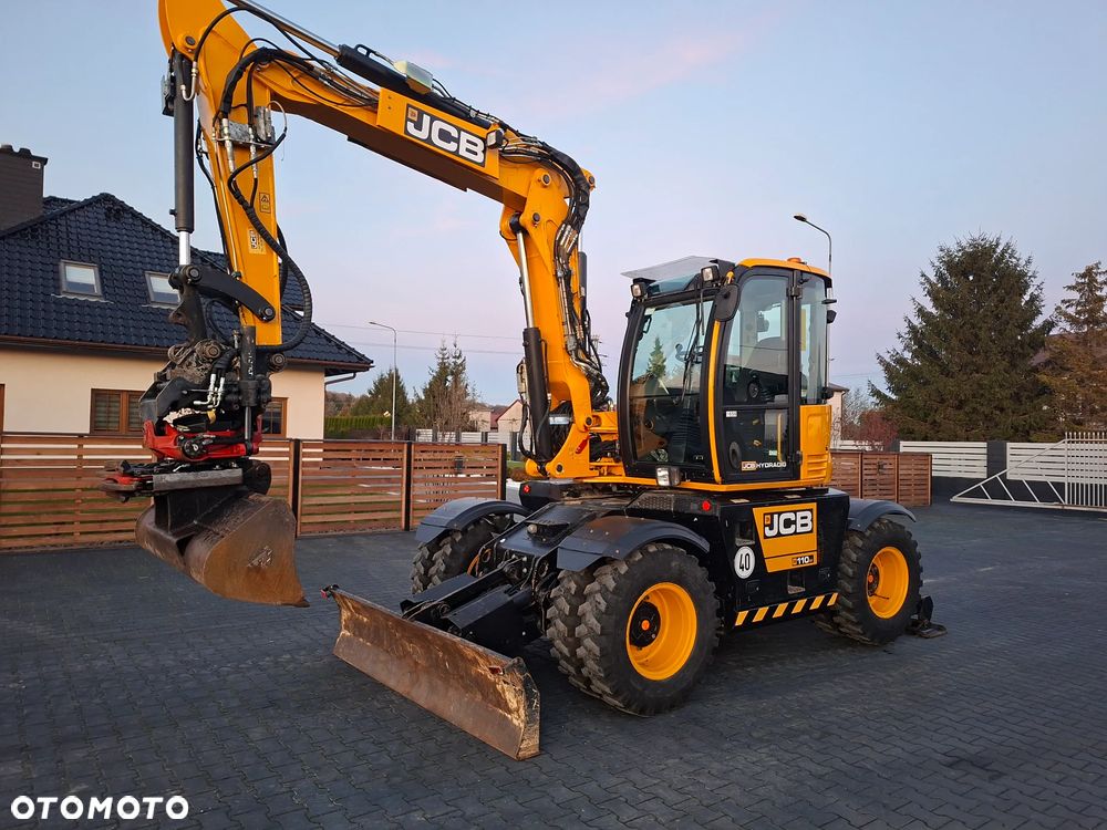 JCB HD110 ROTOTILT ze szczypcami HYDRADIG 110W - 12
