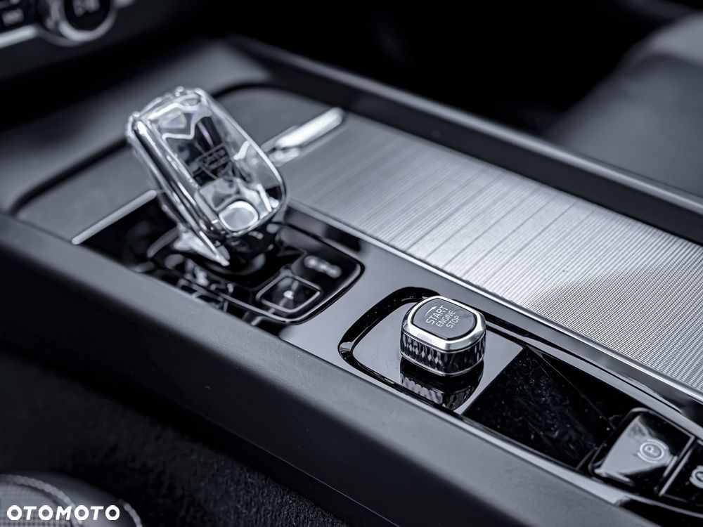 Volvo XC 60 B4 D Ultimate Dark - 20