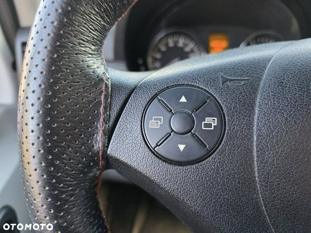 Mercedes-Benz Sprinter - 13