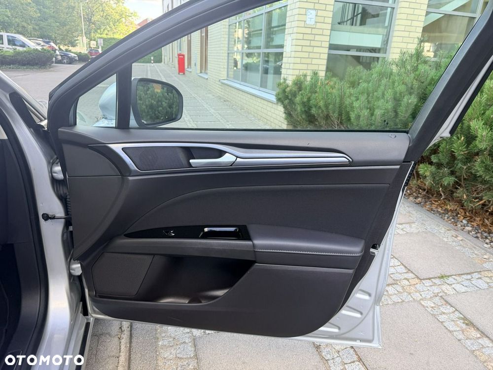 Ford Mondeo - 29