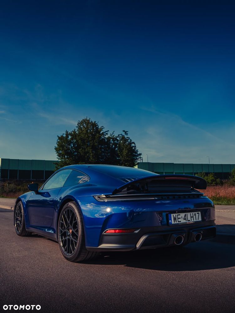 Porsche 911 Carrera 4 GTS - 2