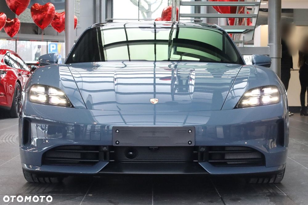 Porsche Taycan - 8