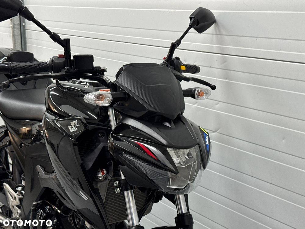 Suzuki GSX - 15