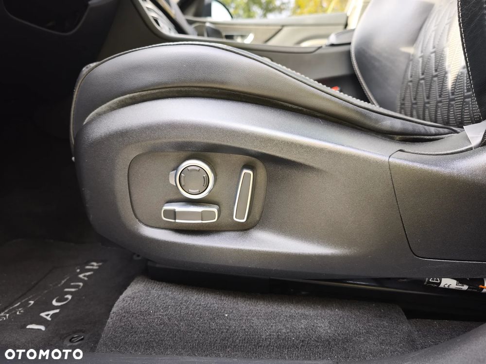 Jaguar F-Pace AWD SVR - 20